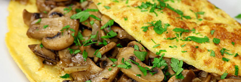 omelette-mit-zwiebel-champignons-und-schnittlauch