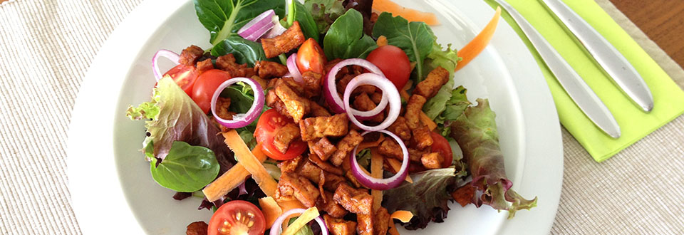 salat-mit-marinierten-tofustreifen