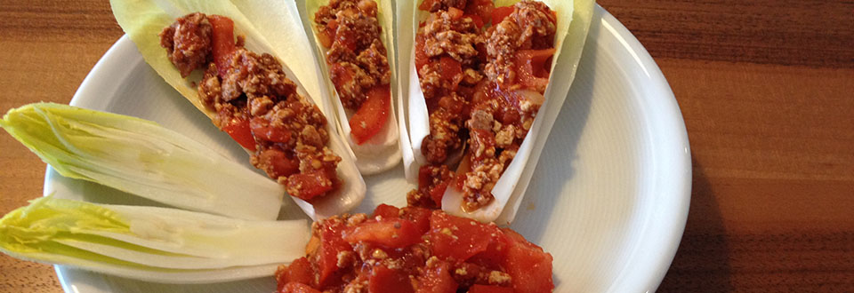 chicoree-schiffchen-mit-bolognese