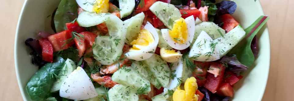 salat-mit-ei-crevetten-und-frischem-dill